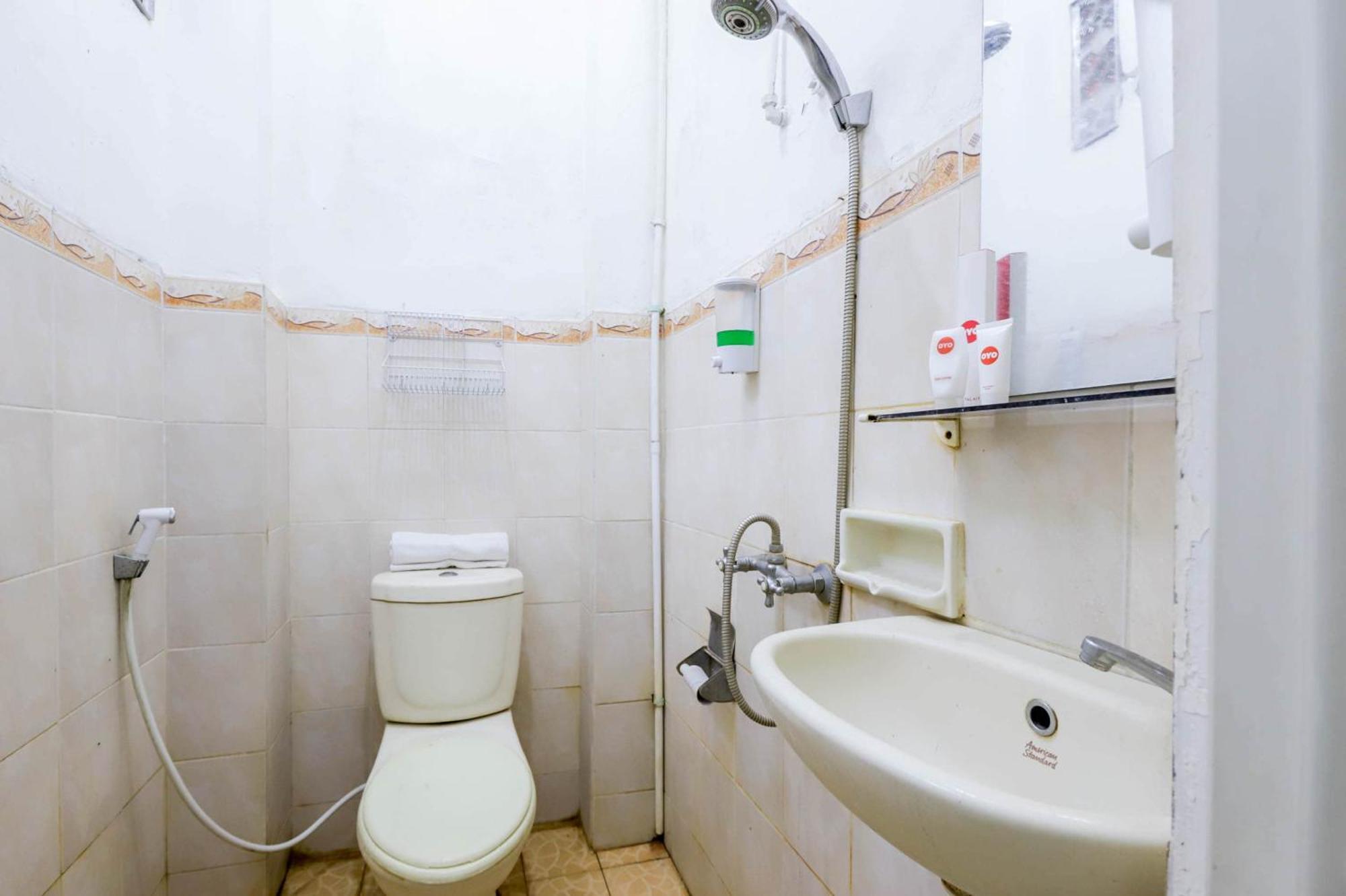 Oyo 1111 Pasar Baru Inn Jakarta Exteriér fotografie